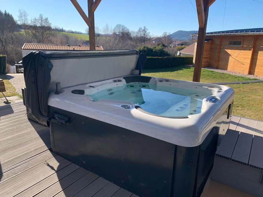 Chalet 2 Personnes Avec Jacuzzi Et Piscine Saisonniere Partagee Corcieux Bagian luar foto
