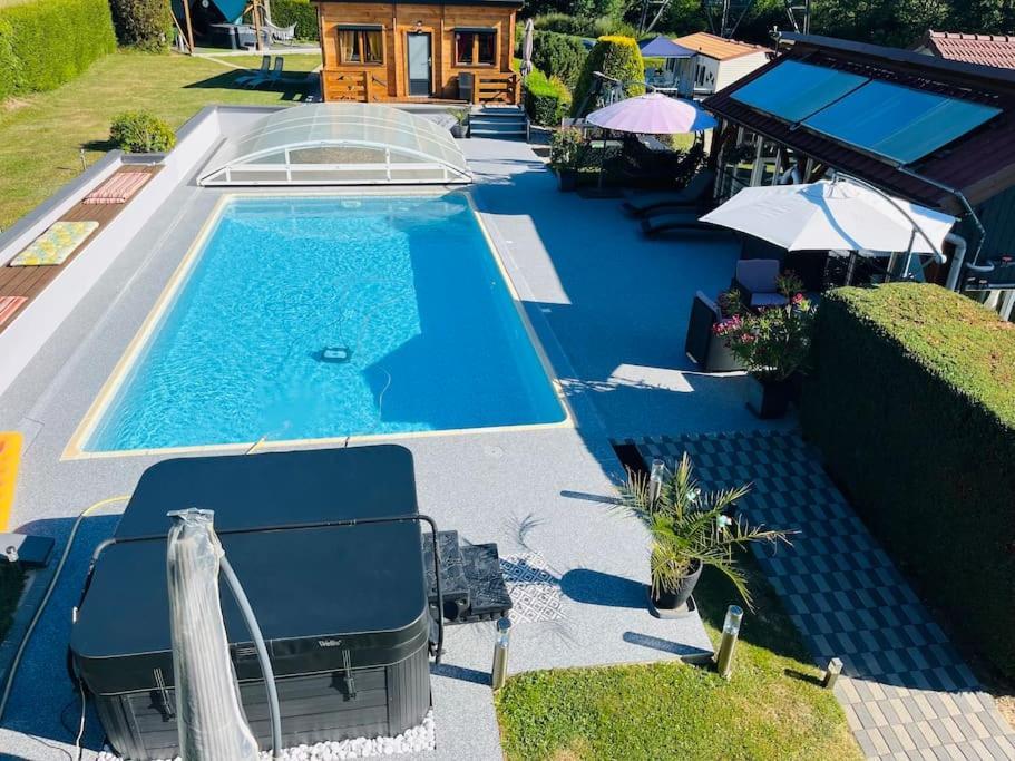 Chalet 2 Personnes Avec Jacuzzi Et Piscine Saisonniere Partagee Corcieux Bagian luar foto