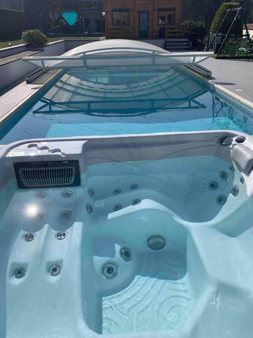 Chalet 2 Personnes Avec Jacuzzi Et Piscine Saisonniere Partagee Corcieux Bagian luar foto