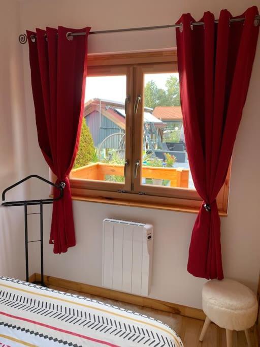 Chalet 2 Personnes Avec Jacuzzi Et Piscine Saisonniere Partagee Corcieux Bagian luar foto