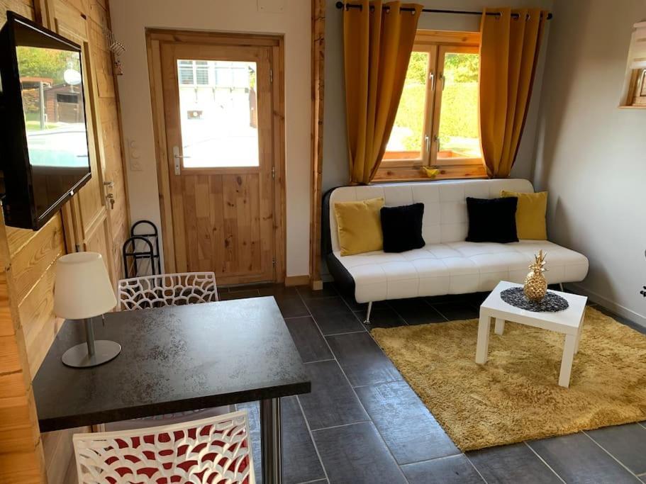 Chalet 2 Personnes Avec Jacuzzi Et Piscine Saisonniere Partagee Corcieux Bagian luar foto