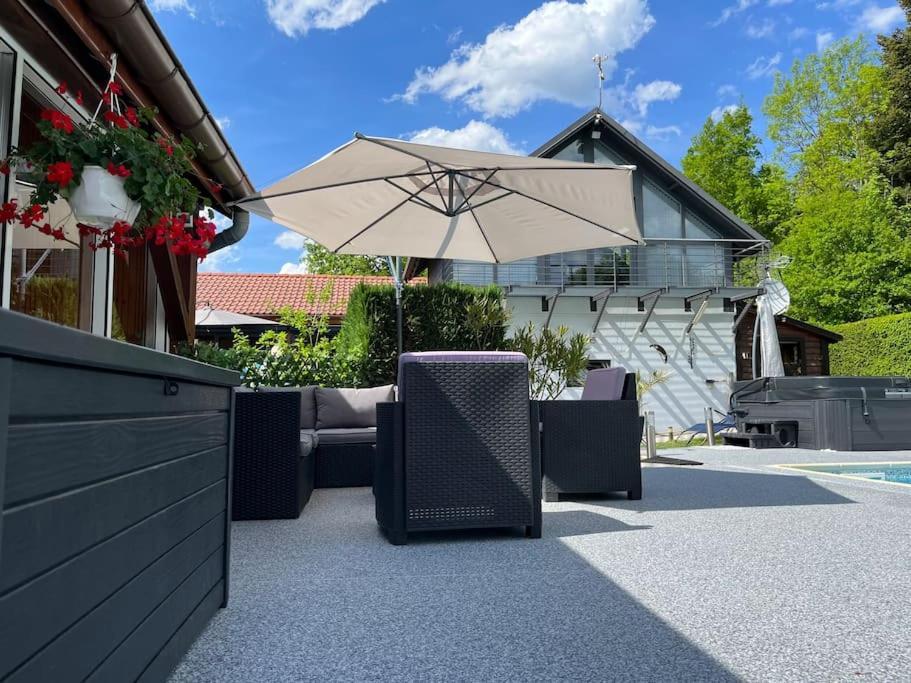 Chalet 2 Personnes Avec Jacuzzi Et Piscine Saisonniere Partagee Corcieux Bagian luar foto