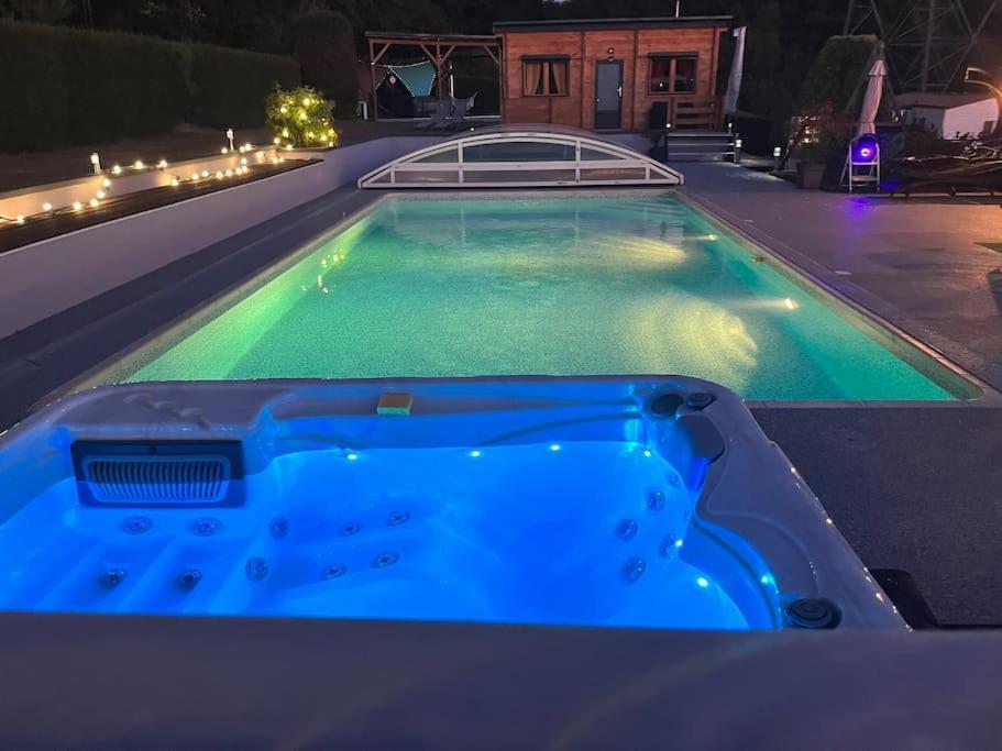 Chalet 2 Personnes Avec Jacuzzi Et Piscine Saisonniere Partagee Corcieux Bagian luar foto