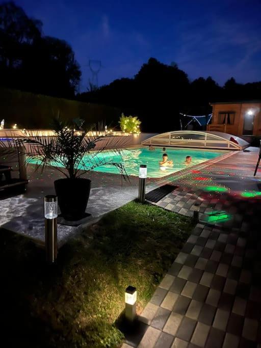 Chalet 2 Personnes Avec Jacuzzi Et Piscine Saisonniere Partagee Corcieux Bagian luar foto