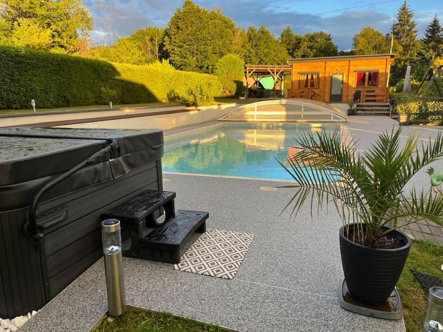 Chalet 2 Personnes Avec Jacuzzi Et Piscine Saisonniere Partagee Corcieux Bagian luar foto