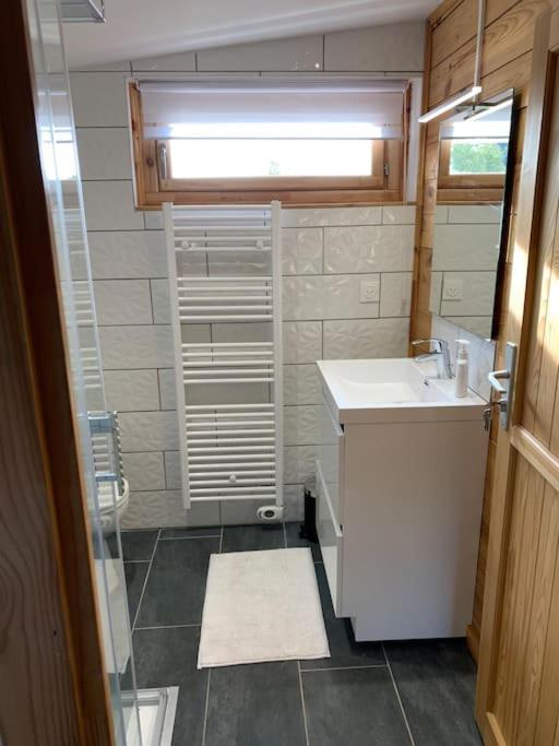 Chalet 2 Personnes Avec Jacuzzi Et Piscine Saisonniere Partagee Corcieux Bagian luar foto