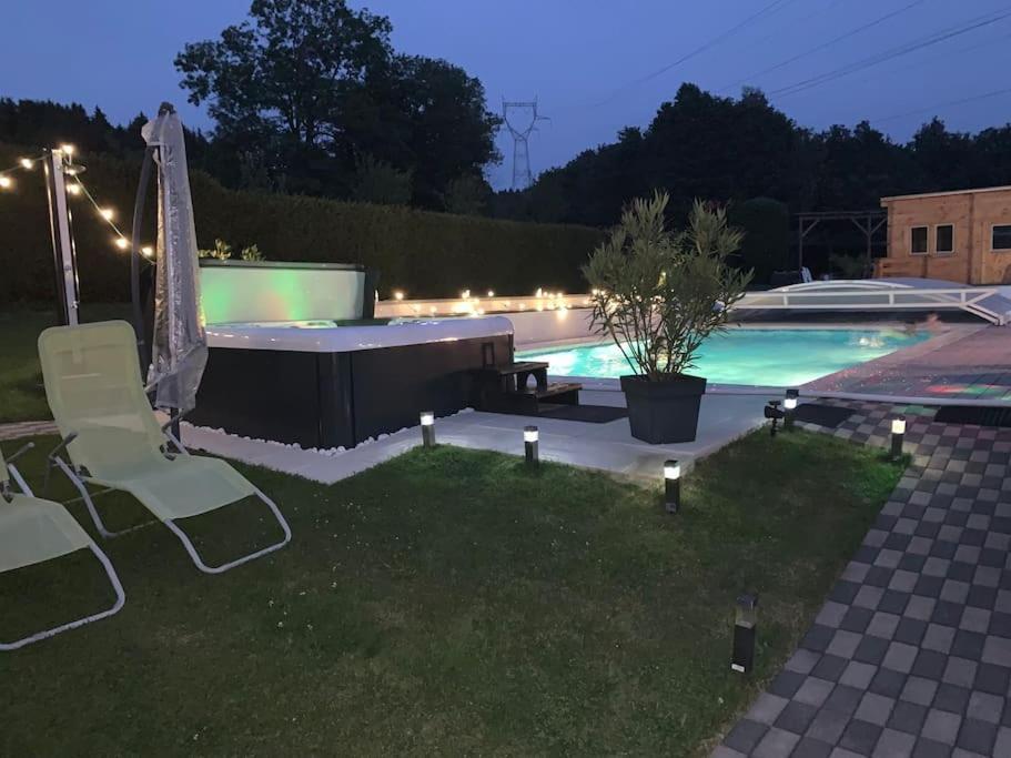 Chalet 2 Personnes Avec Jacuzzi Et Piscine Saisonniere Partagee Corcieux Bagian luar foto